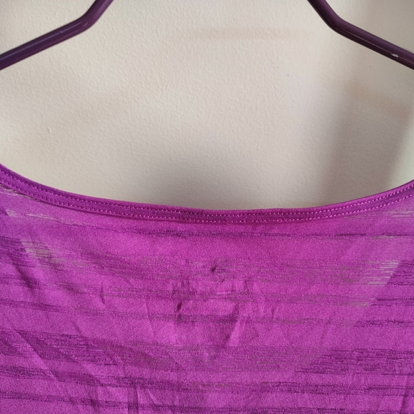 💚 Nike Dry Fit T-shirt - Picture 6 of 14